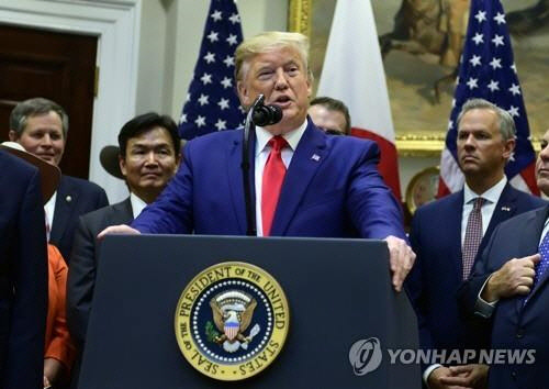 백악관에서 7일(현지시간) 열린 미일 간의 새 무역협정 서명식에 참석한 트럼프 대통령 [EPA=연합뉴스]